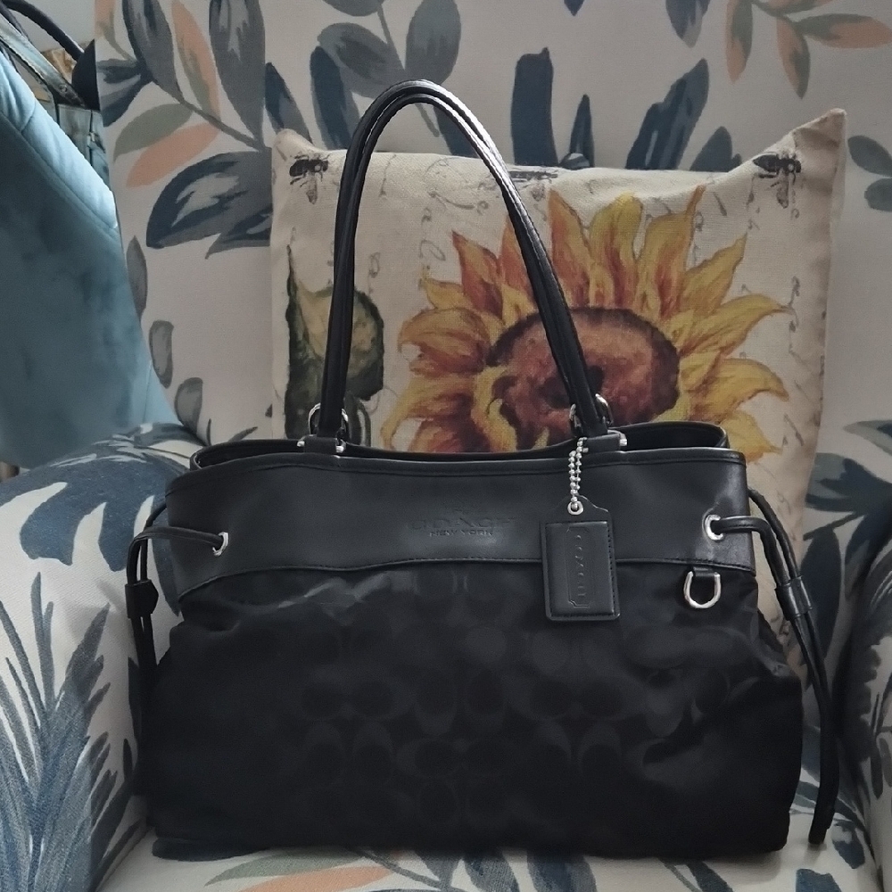 Pre-owned Coach Black Signature Shoulder Bag w/Leather Trim - GUC